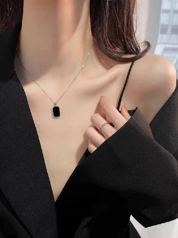 Drop Oil Square Plate Necklace (White Gold Color)