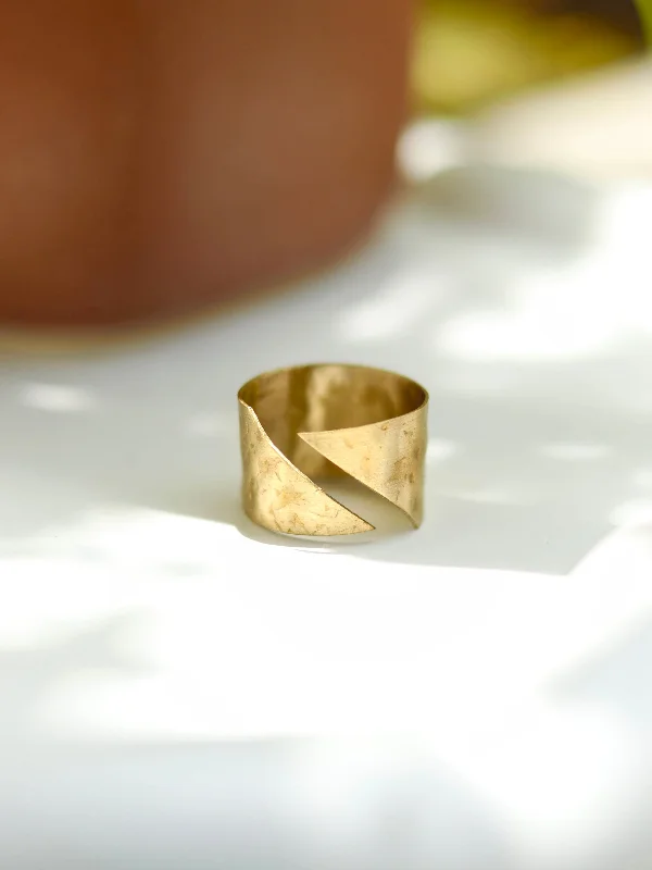 Elegant Rings-Slant Textured Brass Adjustable Ring (Anti Tarnish)