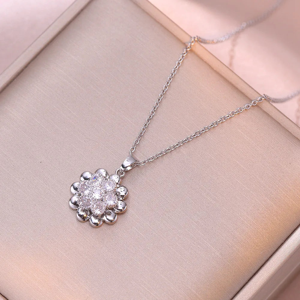 X3192 Rigid Color Rotating Flower Necklace