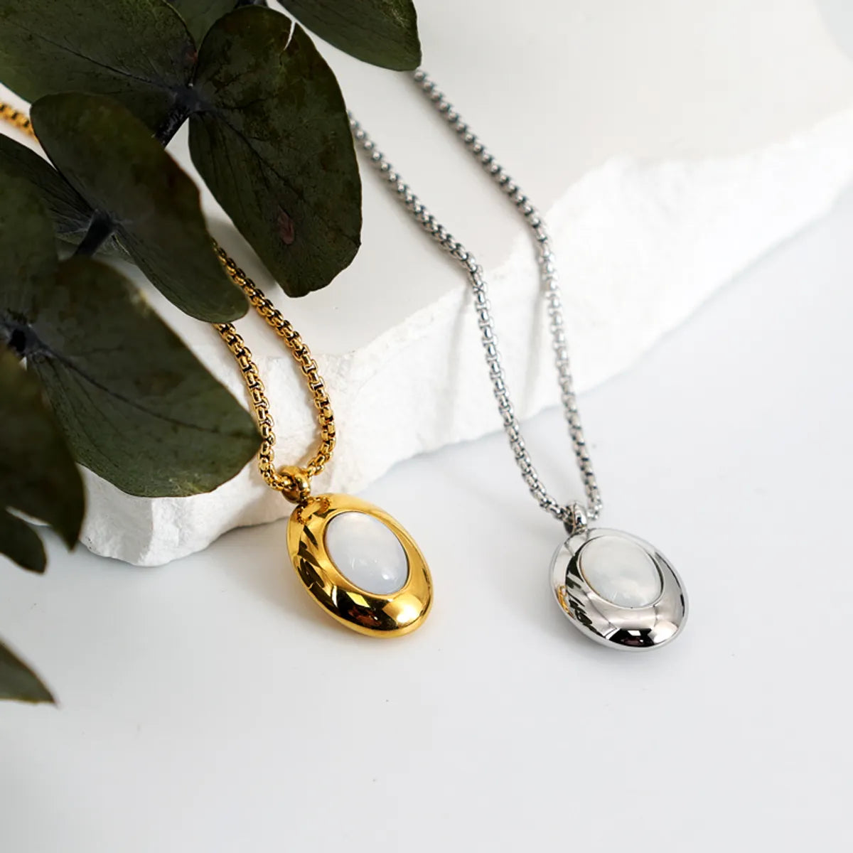 Elegant Pendant Necklaces-Titanium Steel 18K Gold Plated Casual Simple Style Oval Inlay Shell Pendant Necklace