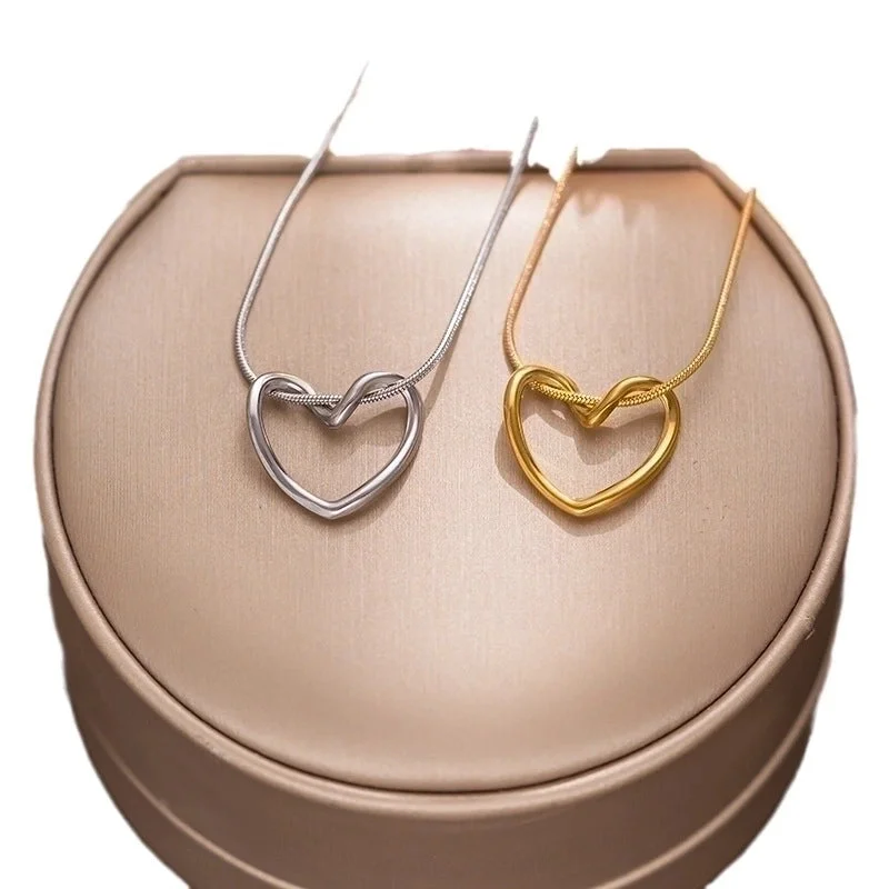 Fashionable Necklaces-Simple Style Solid Color Titanium Steel Pendant Necklace