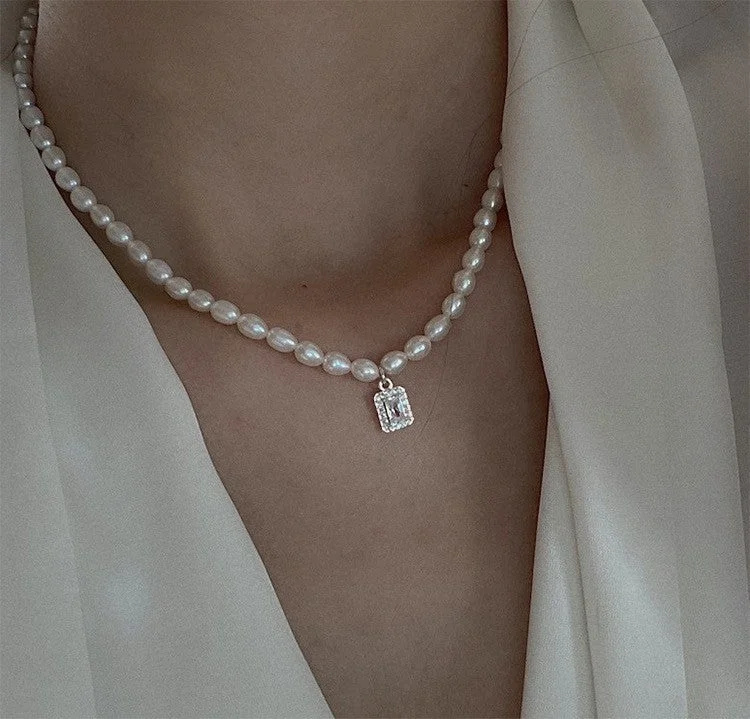 Single Pearl Square Necklace