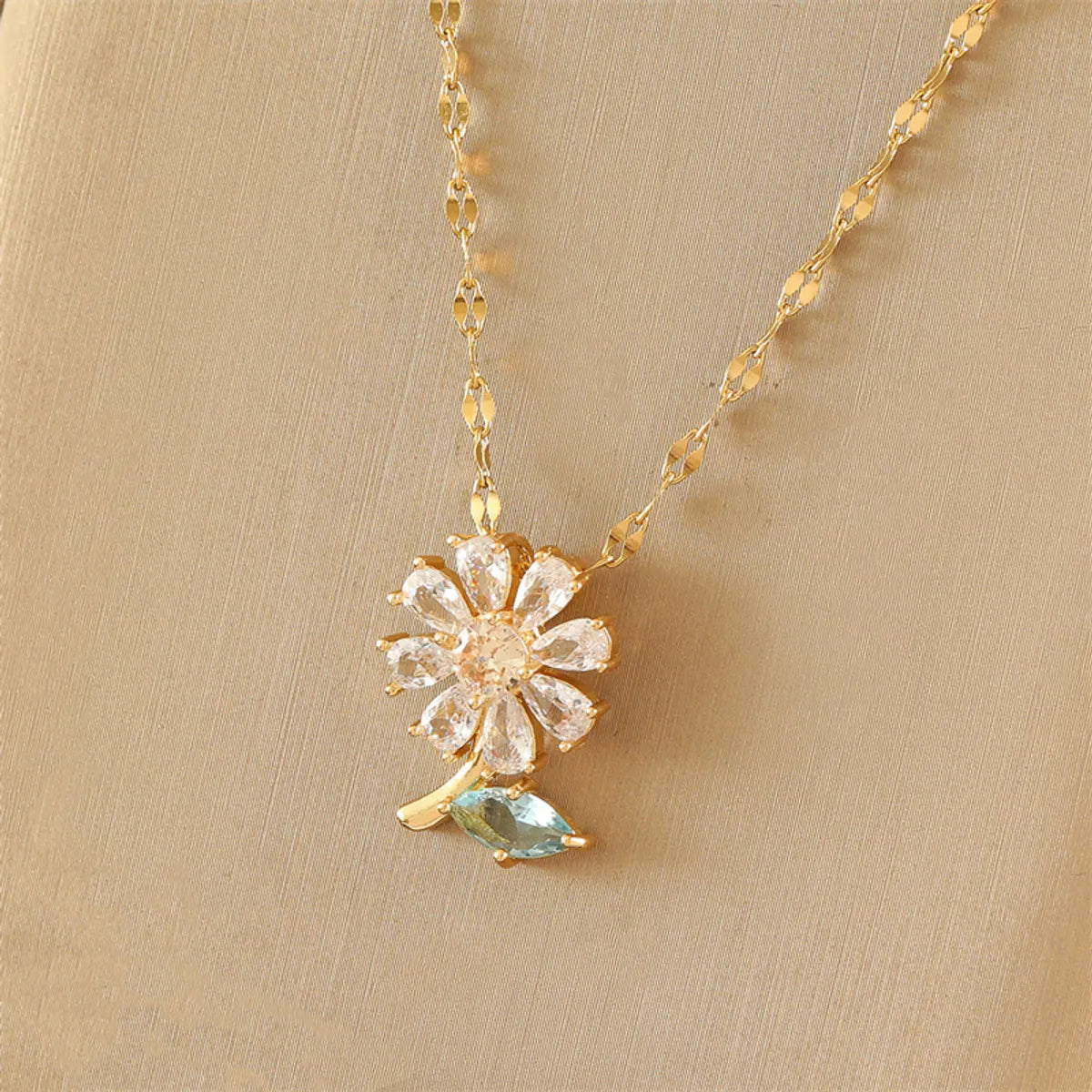 Energy Necklaces-Stainless Steel Copper 18K Gold Plated Simple Style Plating Inlay Flower Zircon Pendant Necklace