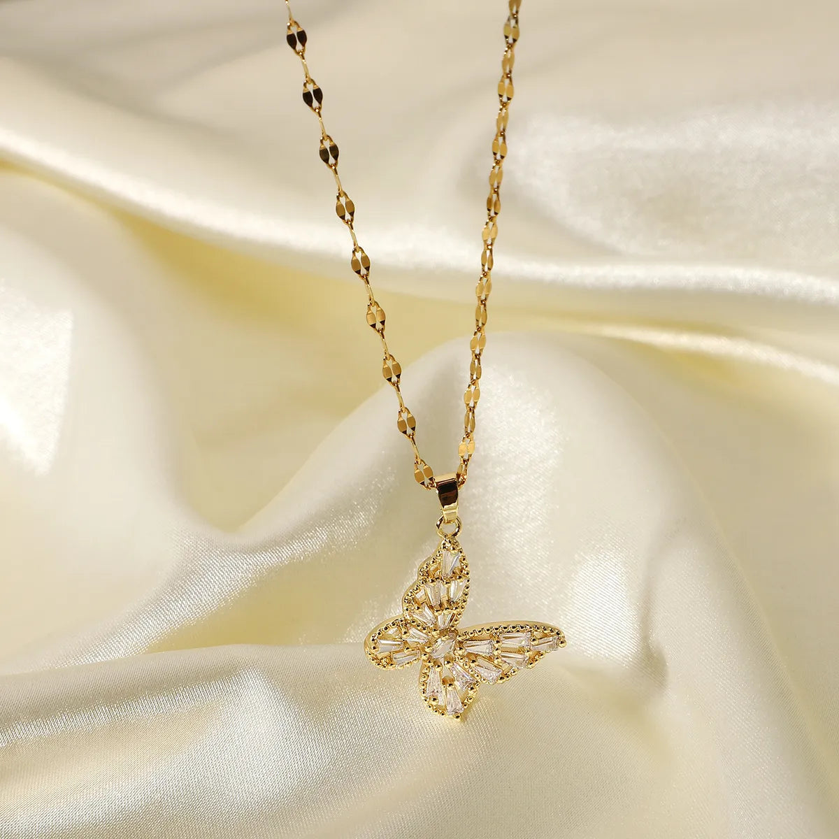 Luxury Gold Necklaces-Fancy Crystal Butterfly Necklace 18k Gold Stainless Steel Jewelry Gift Cubic Zircon Butterfly Pendant Necklace For Women