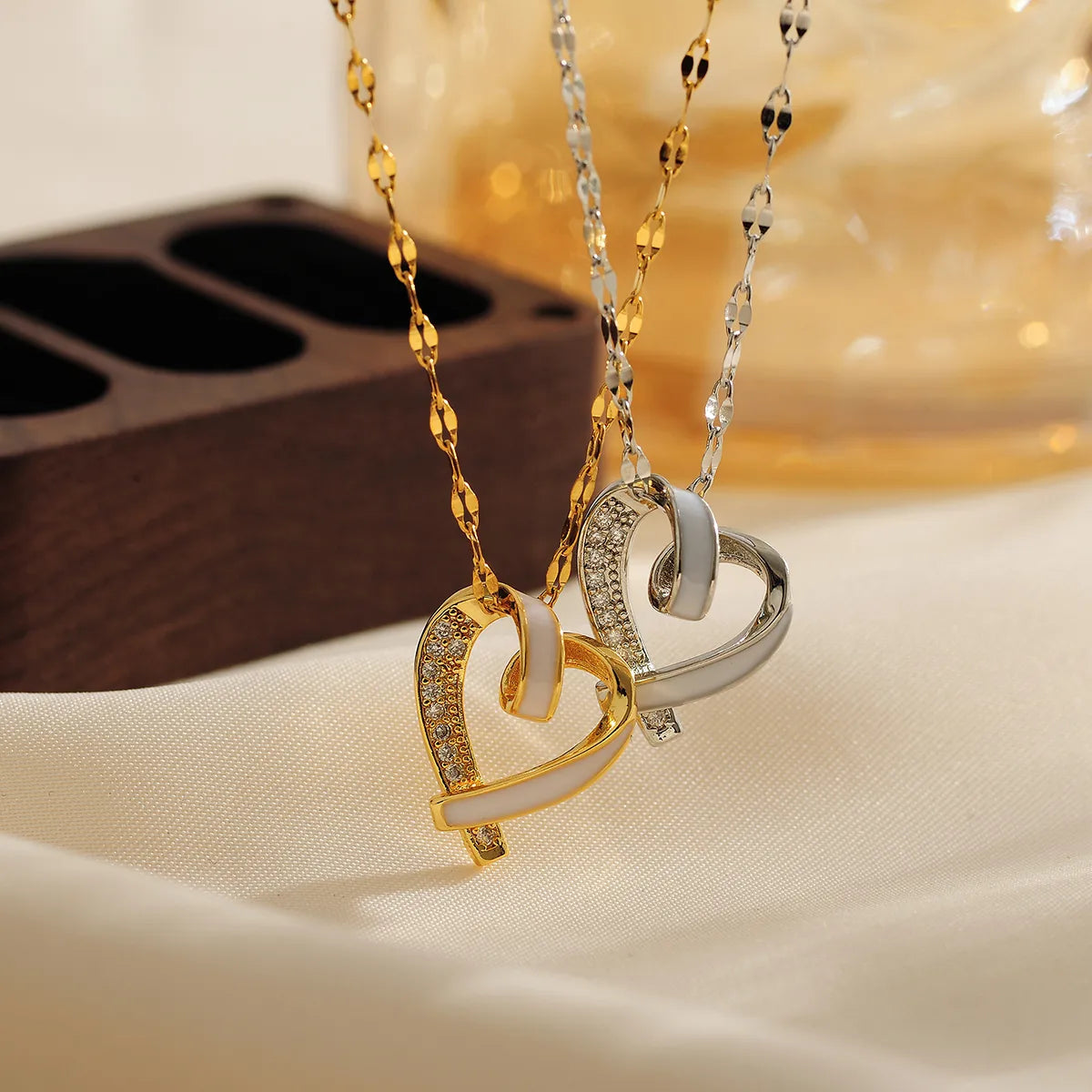 Silk Thread Necklaces-Copper Elegant Lady Classic Style Inlay Heart Shape Solid Color Rhinestones Pendant Necklace