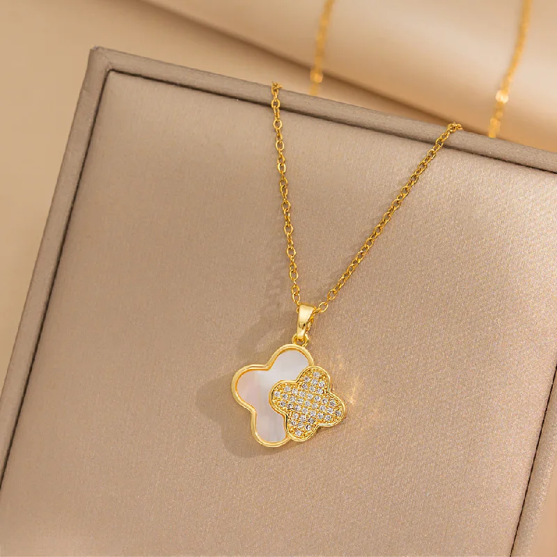 417 Golden True Shell - Clover Necklace