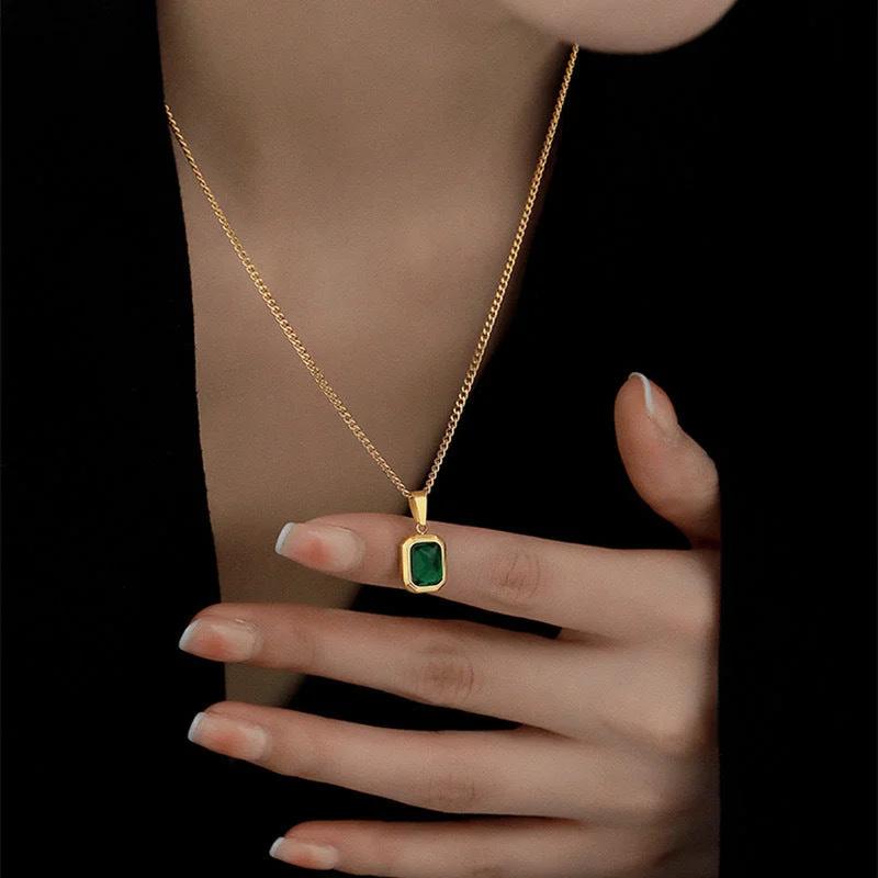 869 Emerald Necklace