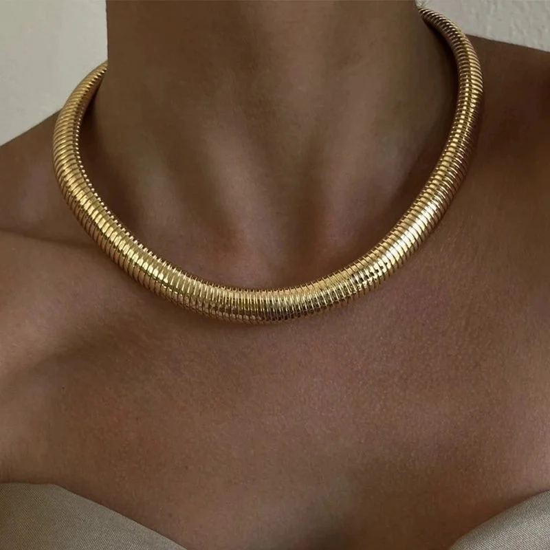 Trendy Gold Necklaces-Simple Style Solid Color Stainless Steel Titanium Steel Choker In Bulk