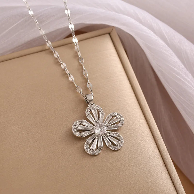 147 Five-Leaf Flower Necklace-Silver