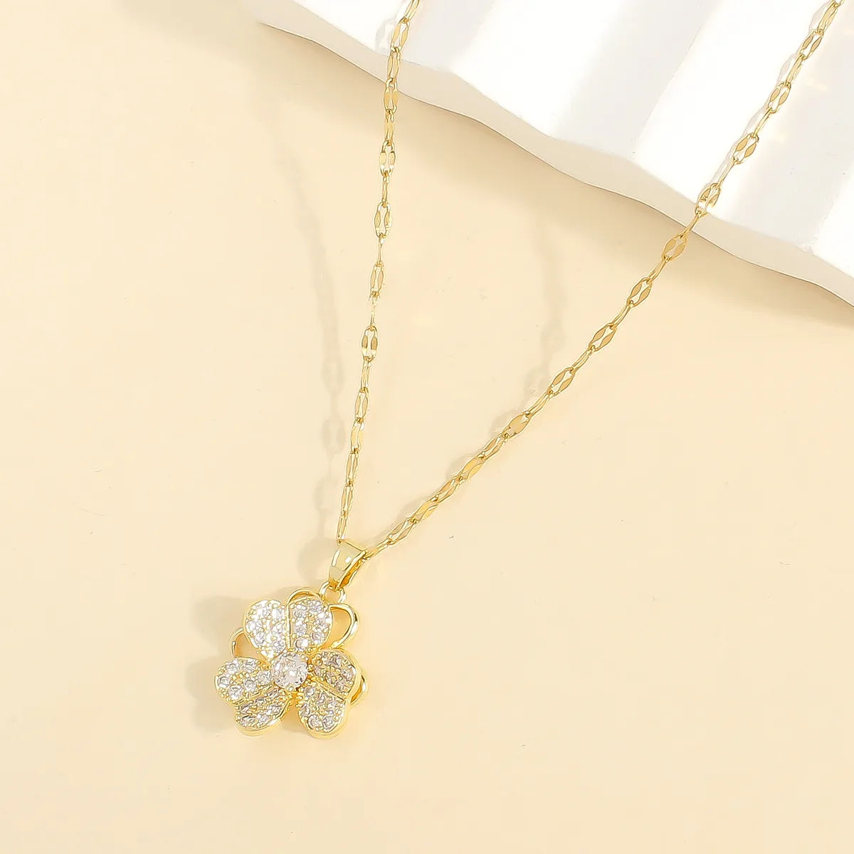 Wedding Pendant Necklaces-Wholesale Casual Elegant Cute Flower 304 Stainless Steel Copper Plating Inlay 18K Gold Plated Zircon Pendant Necklace