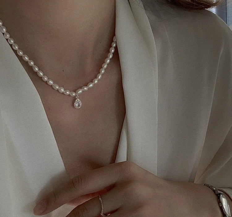 Single Pearl Drop Necklace