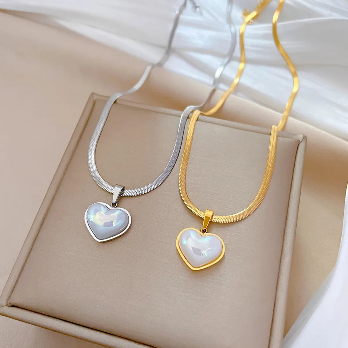 Bar Necklaces-Simple Style Classic Style Heart Shape Titanium Steel Inlay Shell Pendant Necklace