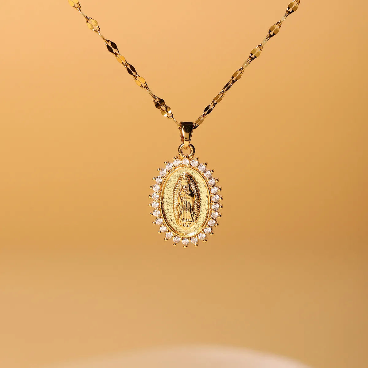 Pearls And Gold Necklaces-Elegant Simple Style Oval Stainless Steel Inlay Zircon 18k Gold Plated Pendant Necklace